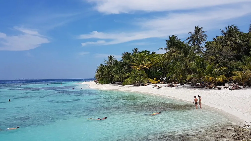 Bandos Maldives: Бассейн и пляж 2
