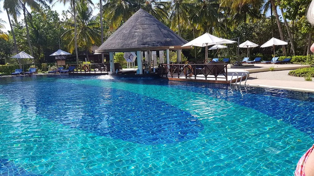 Bandos Maldives: Бассейн и пляж 5