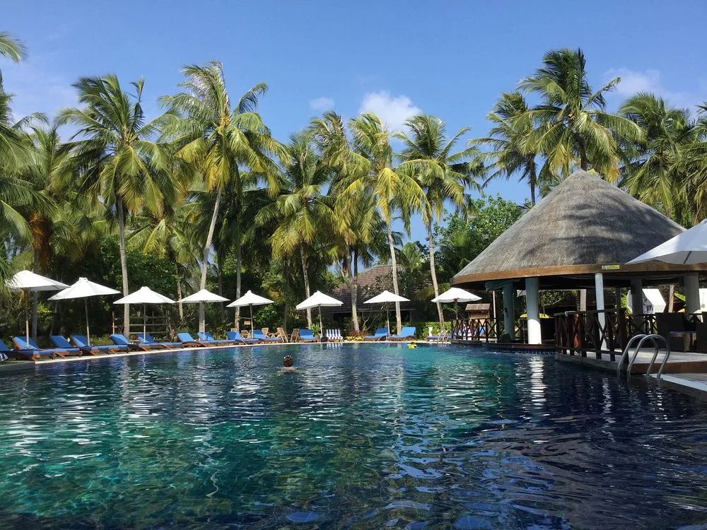Bandos Maldives: Бассейн и пляж 7